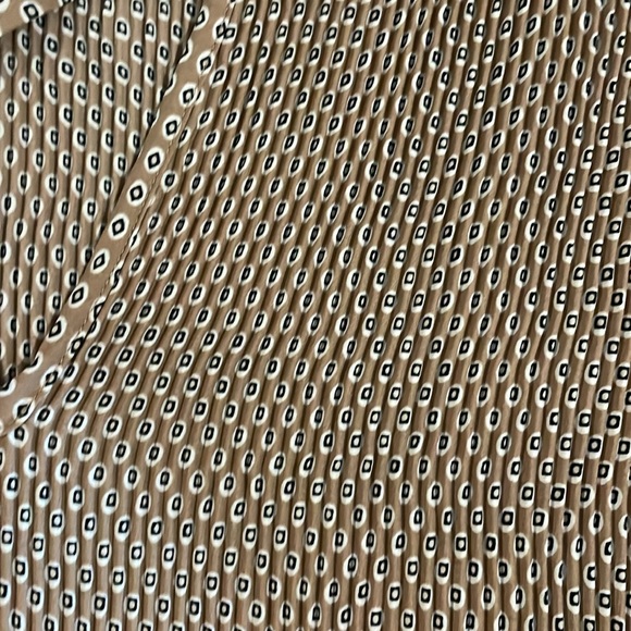 Adrianna Papell Sleeveless Peplum Blouse with Tie Front Size Medium - Picture 12 of 16